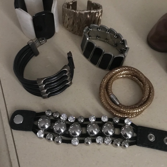 Jewelry - Costume jewelry